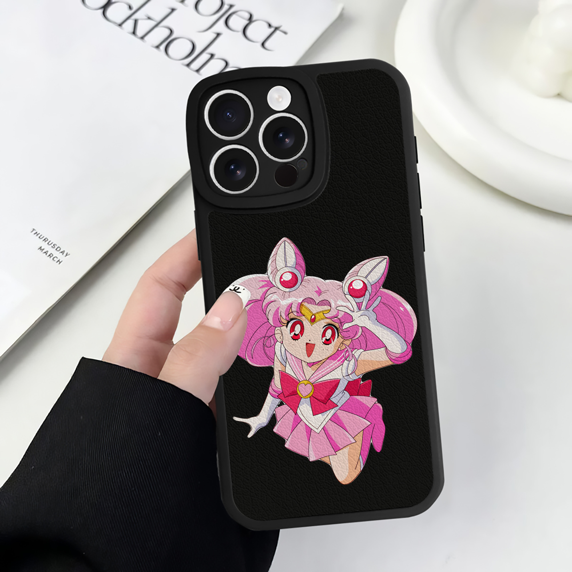 （画像用） 美少女戦士セーラームーン ちびうさ Sailor Moon Chibiusa Tsukino Usagi Small Lady Serenity 【iPhone 16シリーズ対応】シリコンスマホケース（レザー調） 材質：シリコン